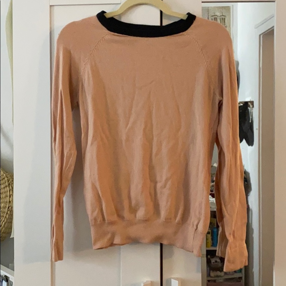 Light pink sweater with black collar